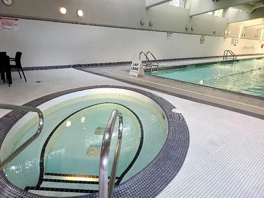 Spacious Dt 2-Bdr High-Rise With View, Pool, Gym Vancouver Canada